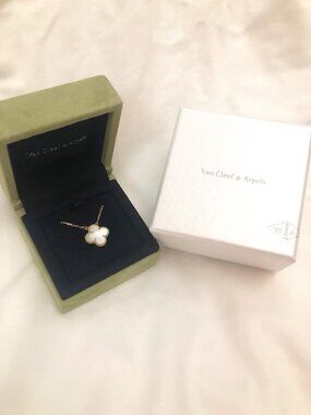 ✨ Van Cleef & Arpels White Necklace ✨